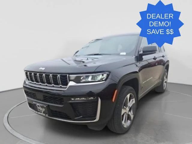 New 2026 Diamond Black Crystal Pearl-Coat Exterior Paint Jeep Limited image 1