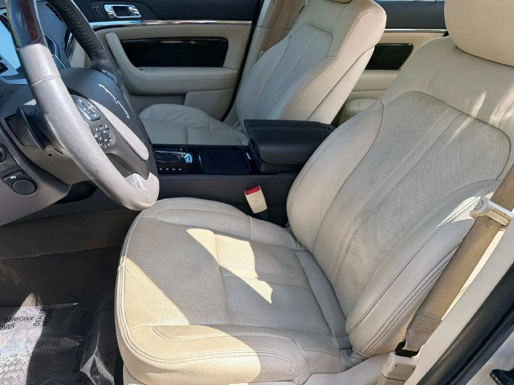 Used 2015 Silver Lincoln Base image 21