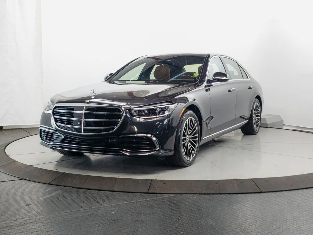 Certified Used 2024 Graphite Gray Metallic Mercedes-Benz S 580 image 3