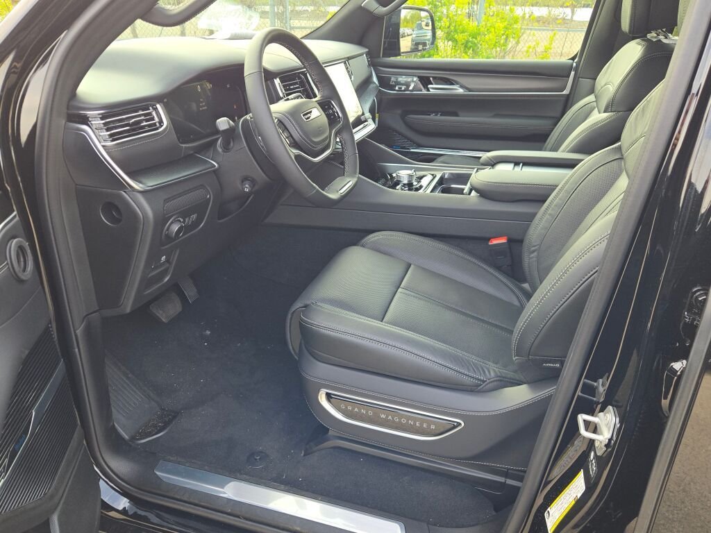 New 2026 High Gloss Black Exterior Paint Jeep Summit Obsidian image 23