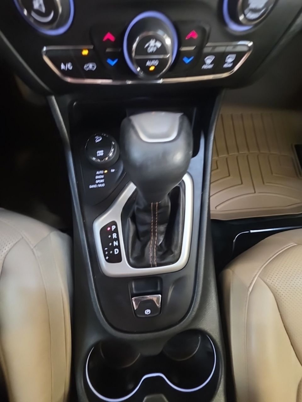 Used 2015 Silver Jeep Limited image 31