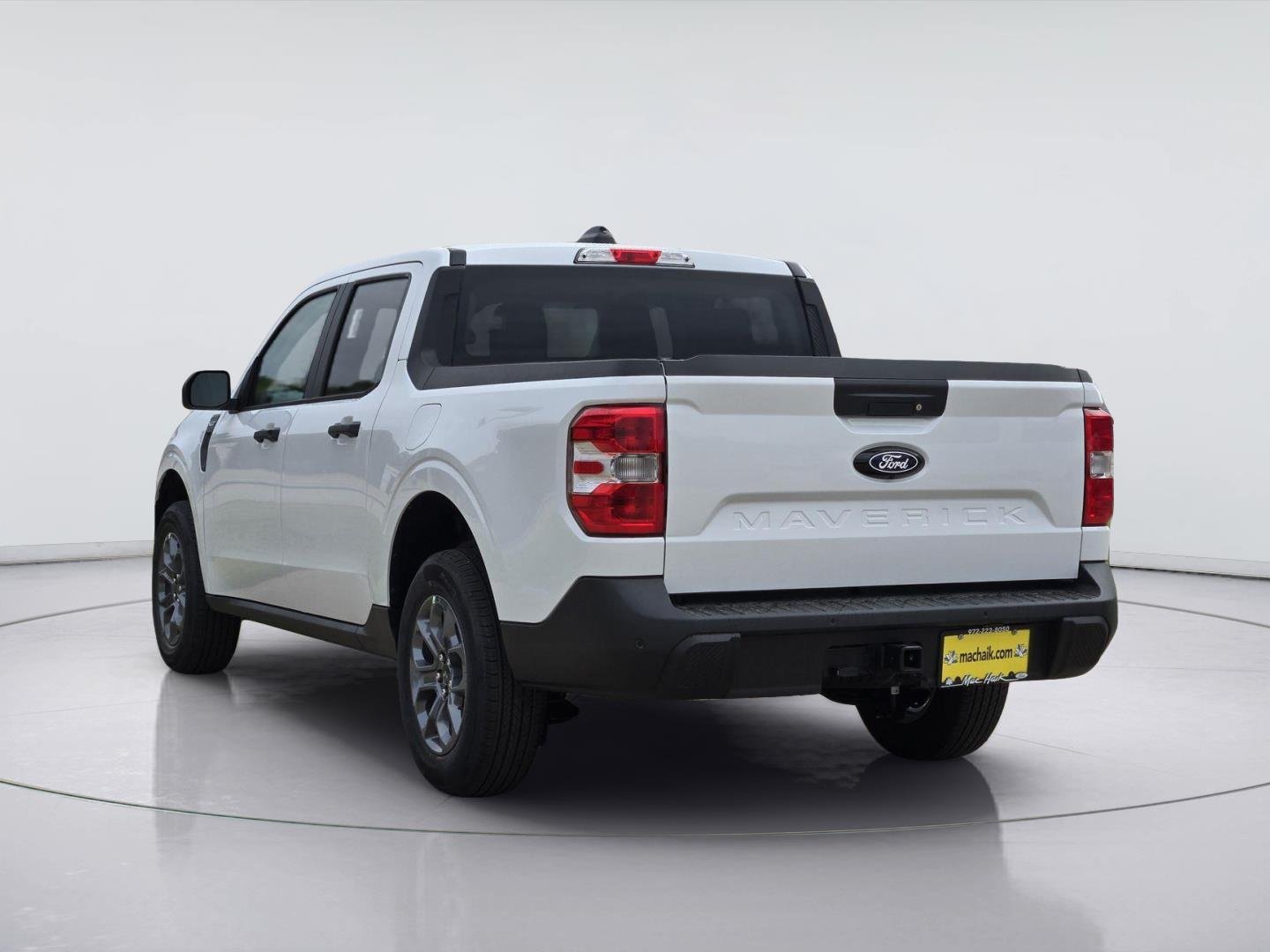New 2026 Oxford White Ford XLT image 3
