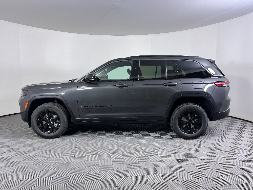 New 2026 Baltic Gray Metallic Clear-Coat Exterior Paint Jeep Laredo Altitude image 15