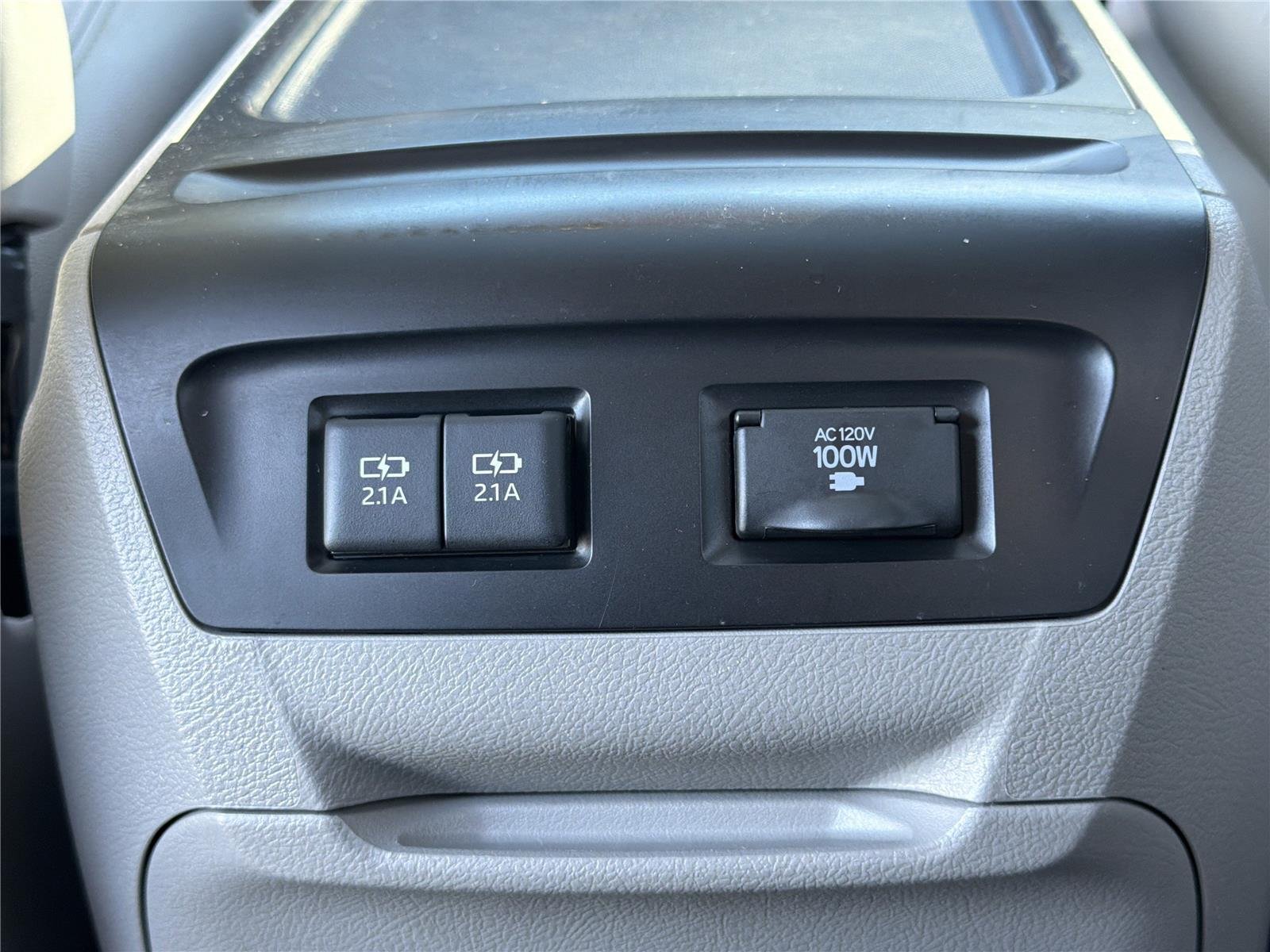 Used 2020 Predawn Gray Mica Toyota XLE image 27