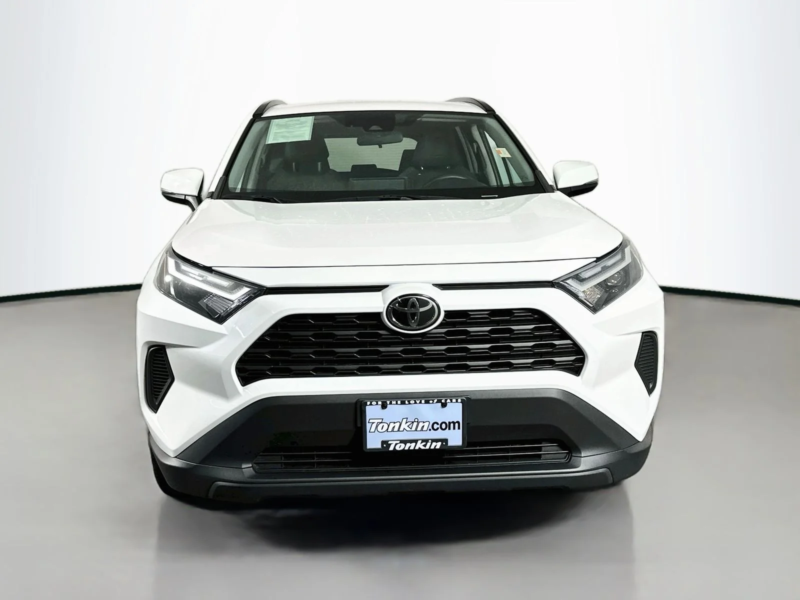 Used 2023 Ice Toyota XLE image 2