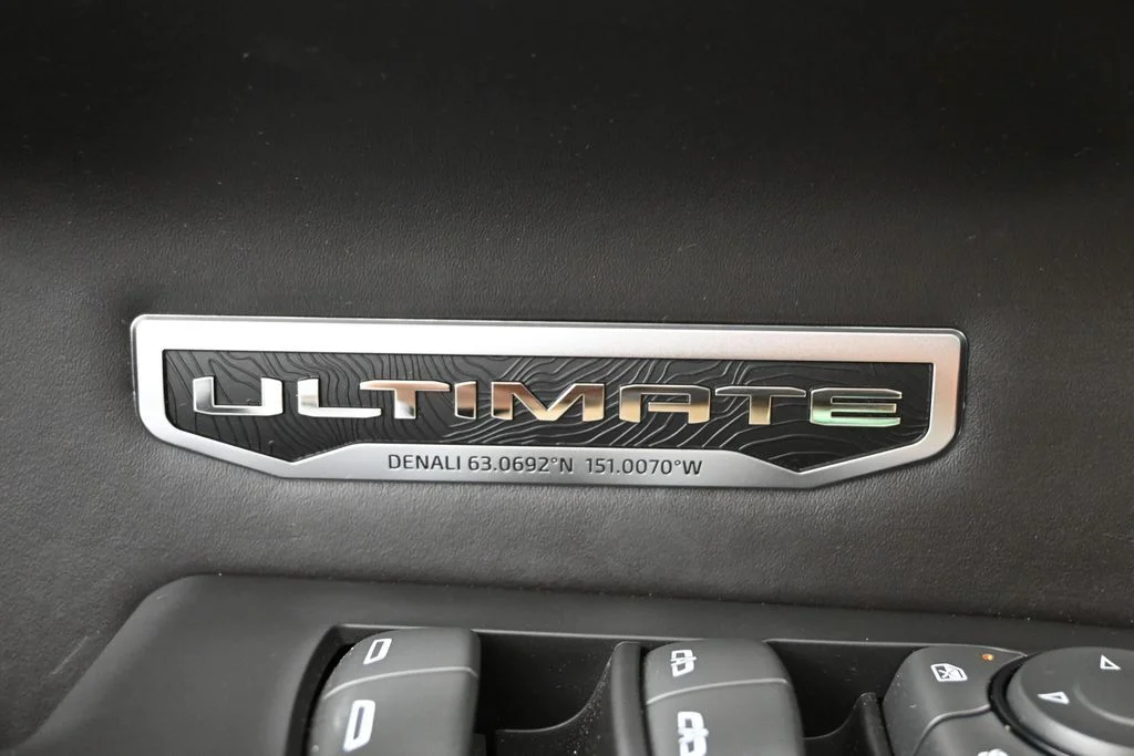 Used 2022 White GMC Denali Ultimate image 17