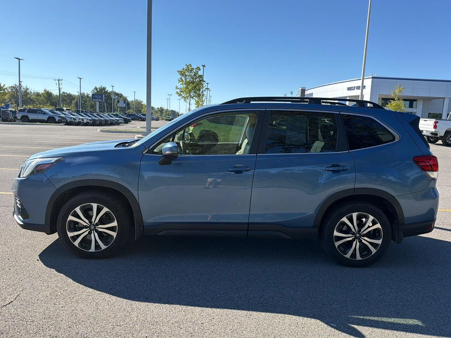 Used 2023 Horizon Blue Pearl Subaru Limited image 6