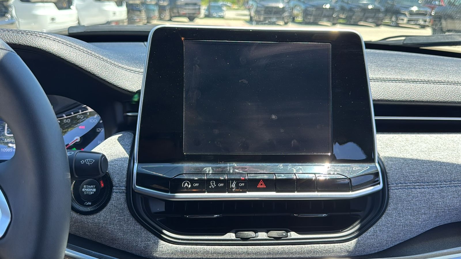 Used 2025 Black Jeep Latitude image 28