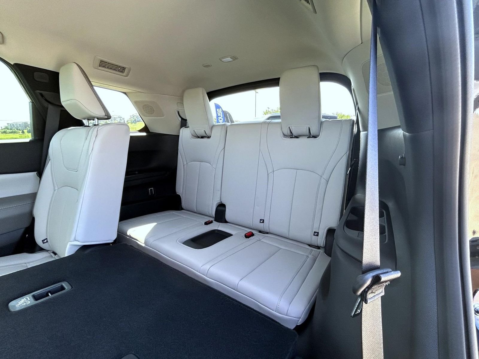 New 2027 MINERAL BLACK INFINITI Luxe AWD image 20