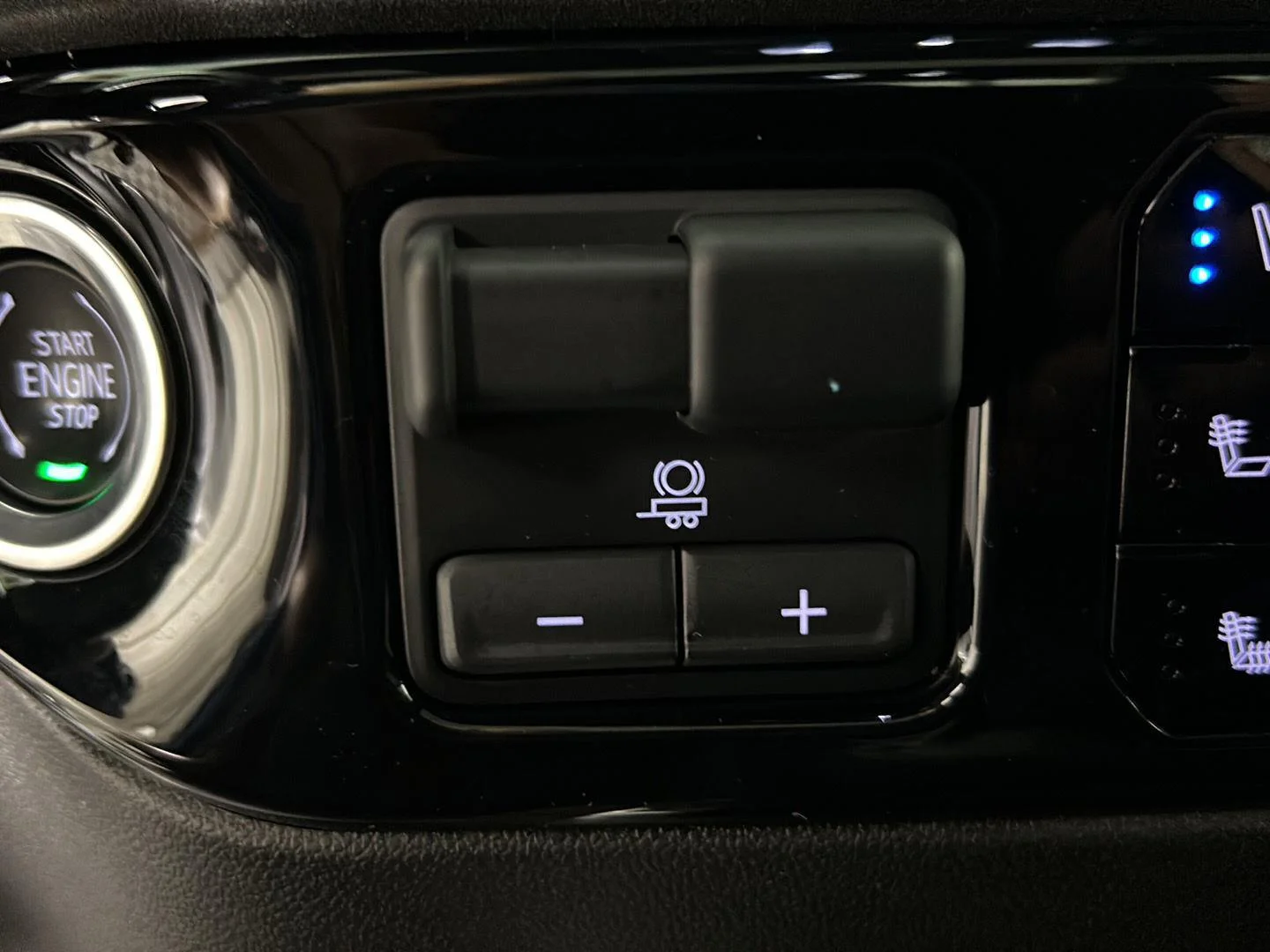 Used 2024 Iridescent Pearl Tricoat Chevrolet High Country image 31