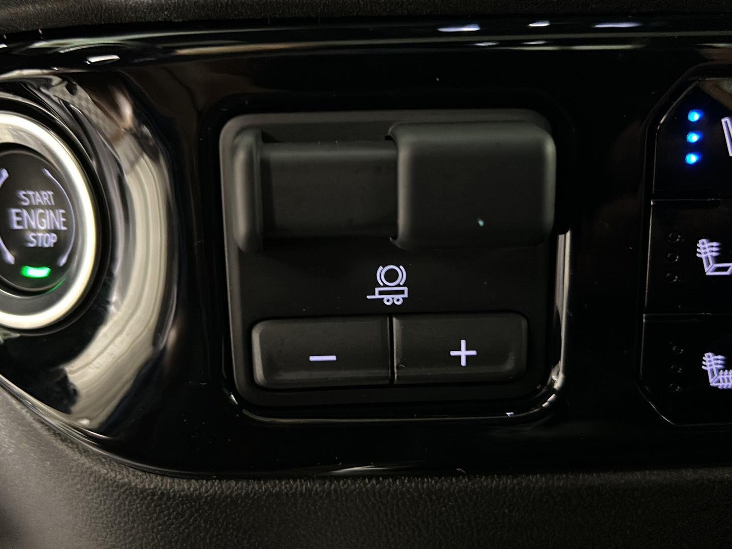 Used 2024 Iridescent Pearl Tricoat Chevrolet High Country image 31