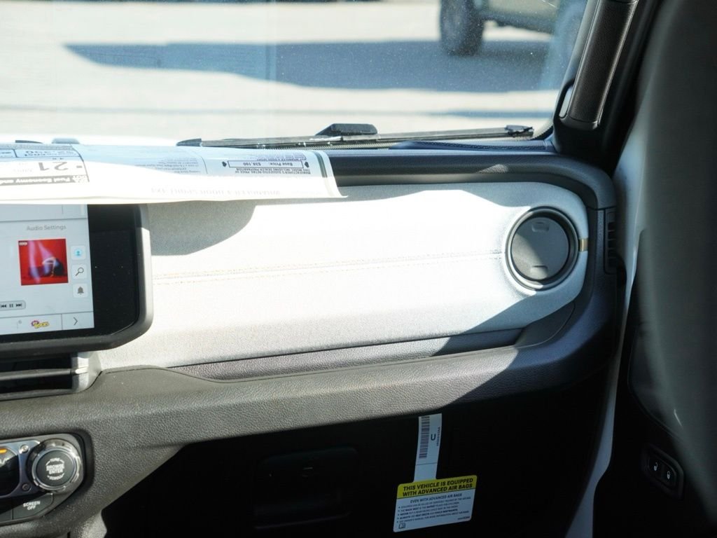 New 2026 Bright White Clear-Coat Exterior Paint Jeep Sport image 24