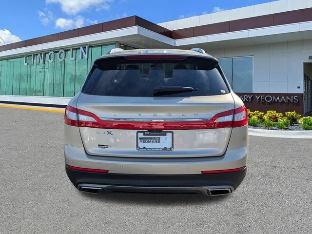 Certified Used 2017 White Gold Metallic Lincoln Select image 5