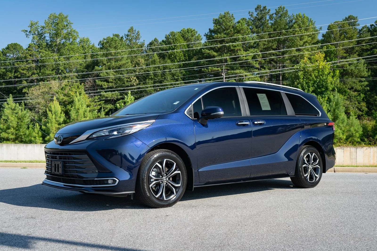 Used 2025  Toyota Platinum image 3