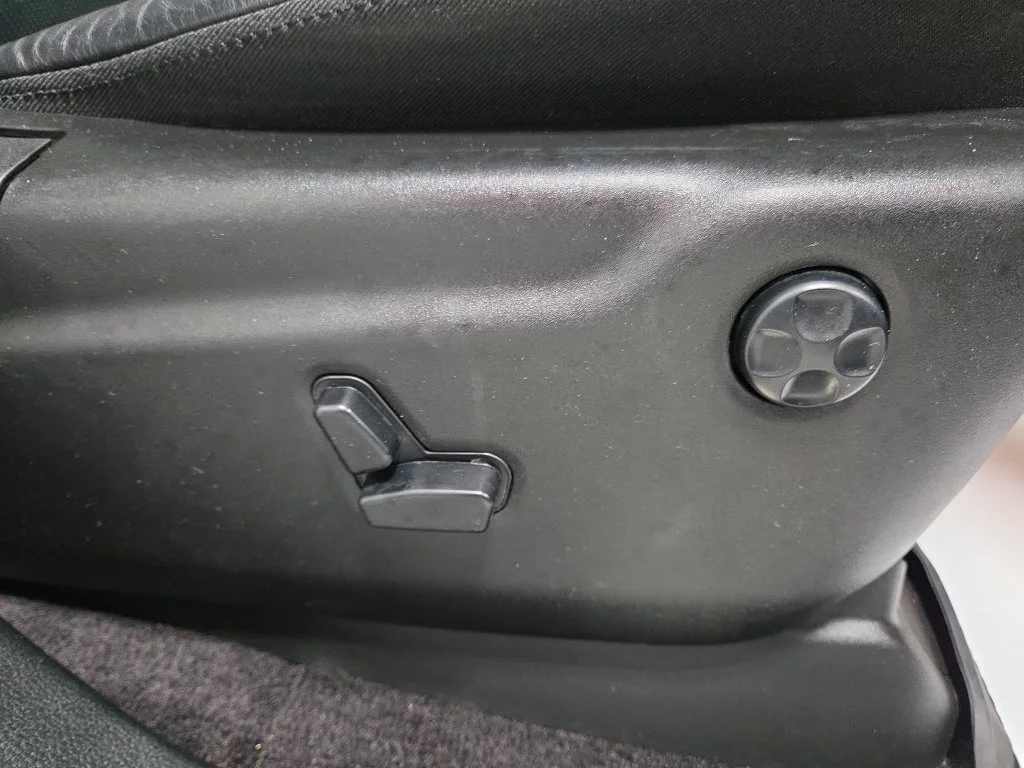 Used 2018 Black Jeep Limited image 19