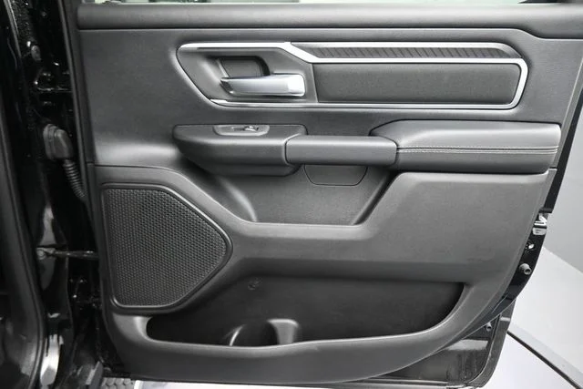 New 2026 Diamond Black Crystal Pearl-Coat Exterior Paint RAM Big Horn/Lone Star image 23