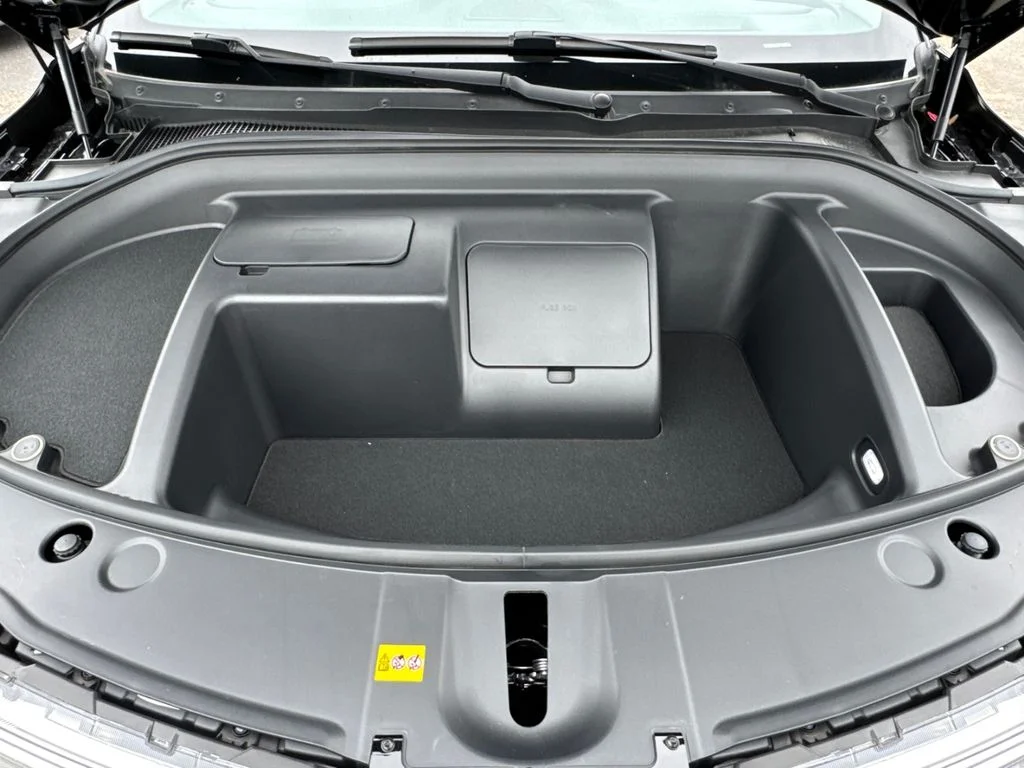 2025 VinFast VF 8 Eco - Photo 9