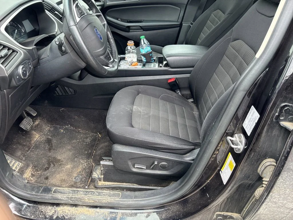 Used 2019  Ford SEL image 10