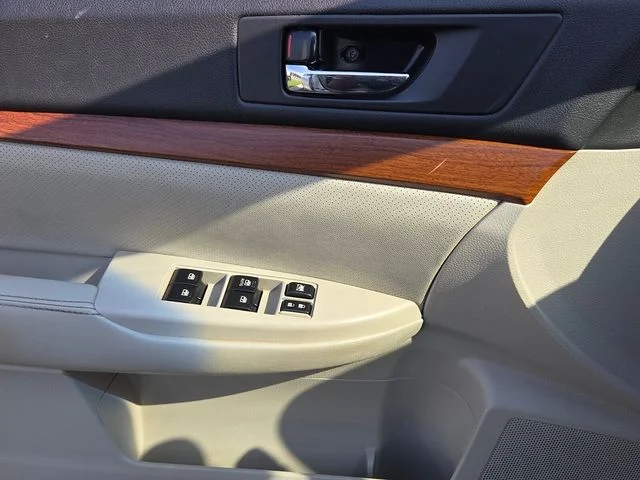 Used 2013 White Subaru 2.5i image 25