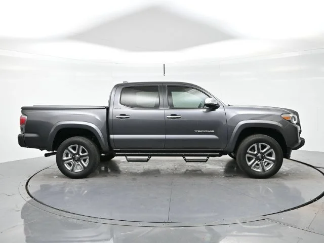 Used 2018 Magnetic Gray Metallic Toyota SR5 image 8