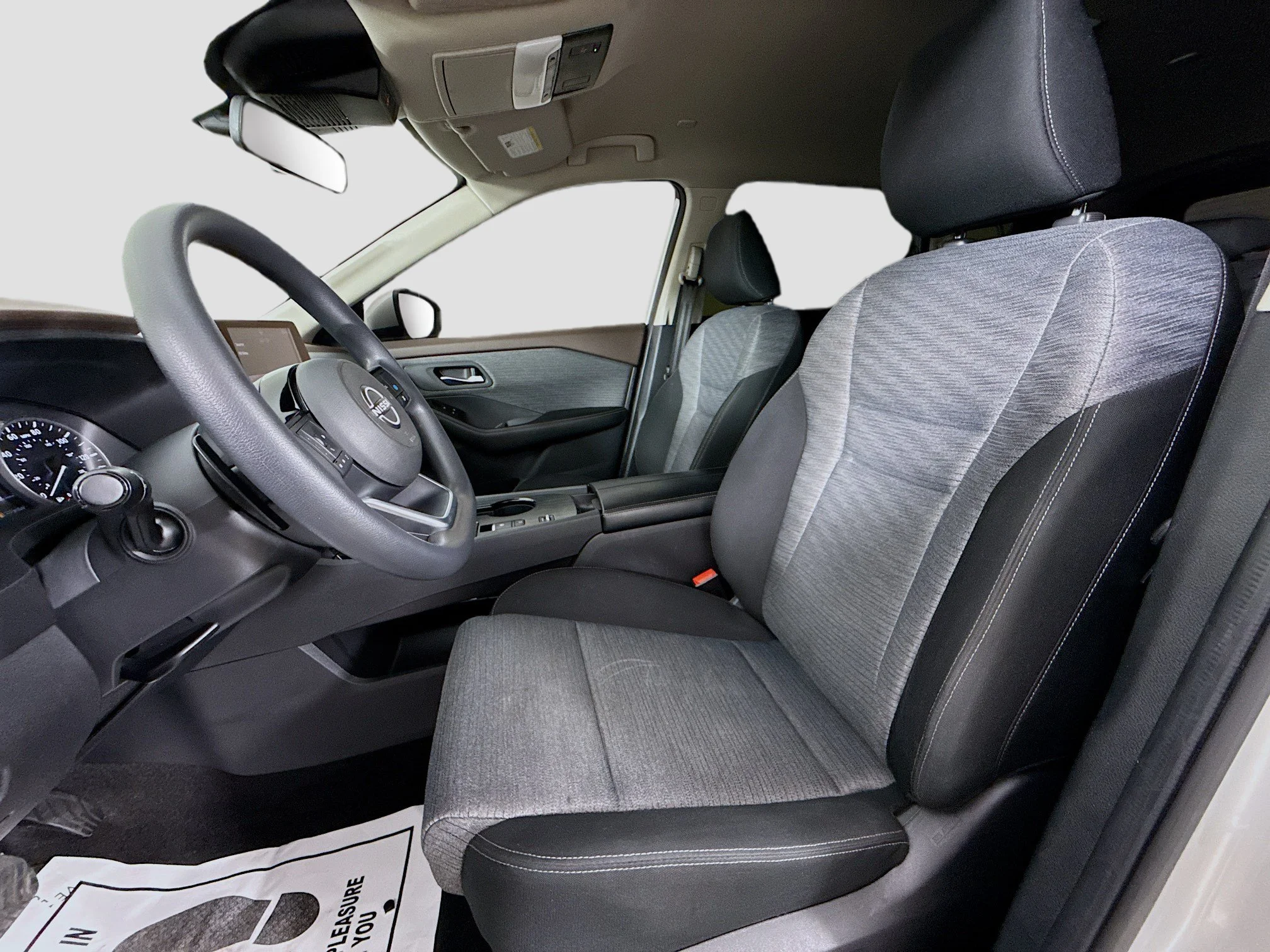 Used 2023  Nissan SV image 23