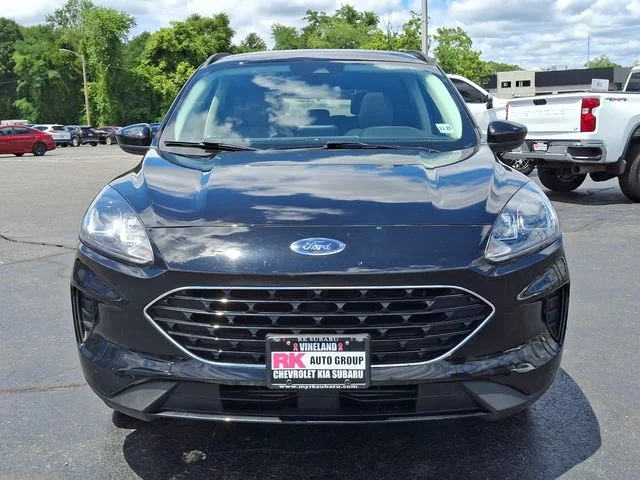 Used 2022 Black Ford SE image 3