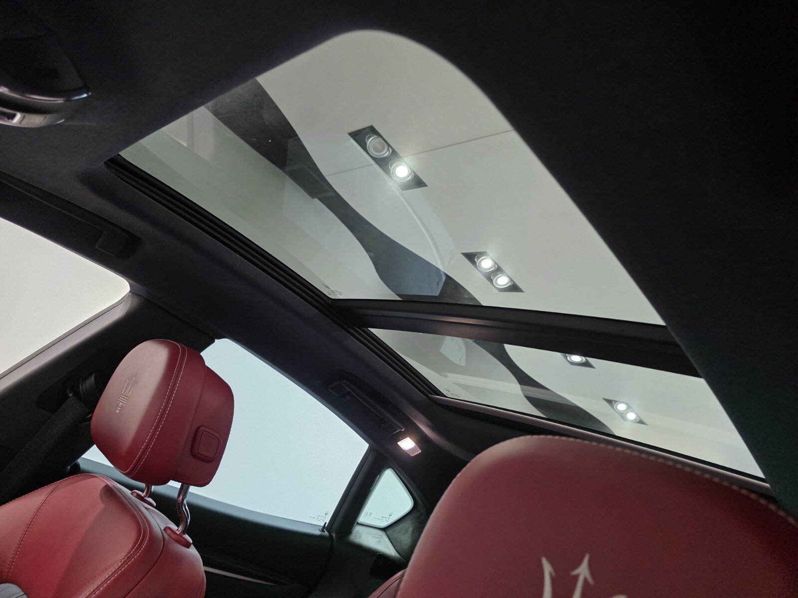 Used 2021 Bianco Maserati GranLusso 3.0L image 9