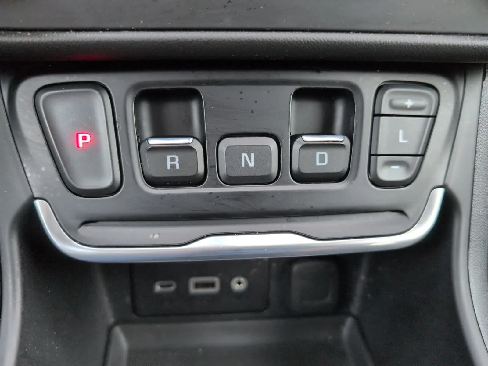 Used 2019 Ebony Twilight Metallic GMC SLE image 24