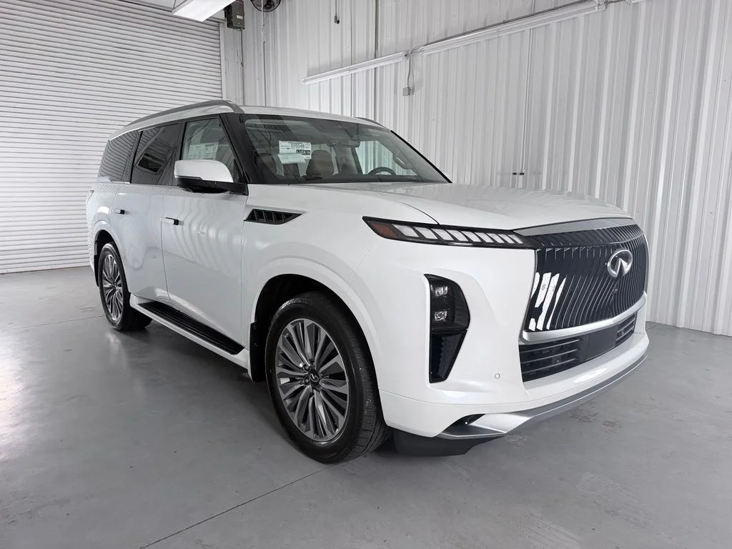 New 2027 RADIANT WHITE INFINITI Luxe 2WD image 4