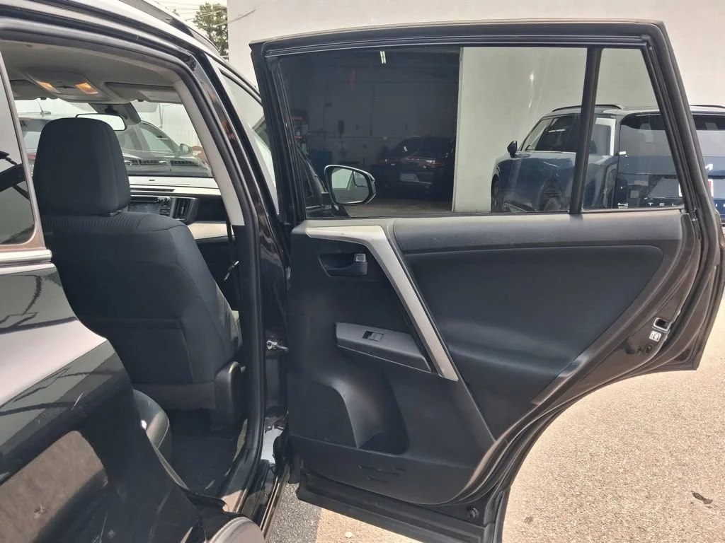 Used 2017  Toyota LE image 21