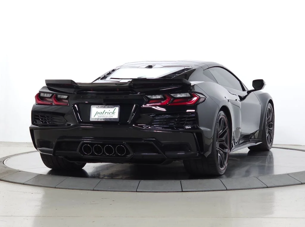 Used 2025 Black Chevrolet Z06 image 8