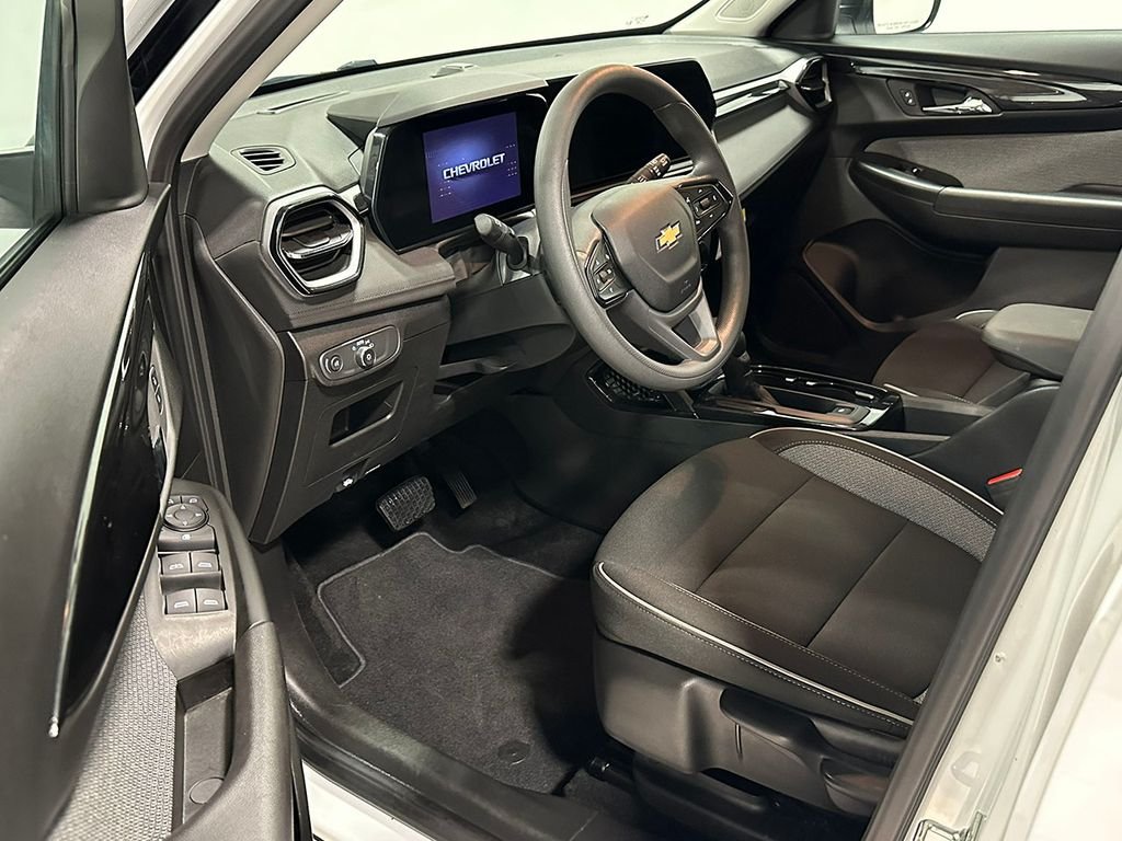 Used 2025 White Chevrolet LS image 18