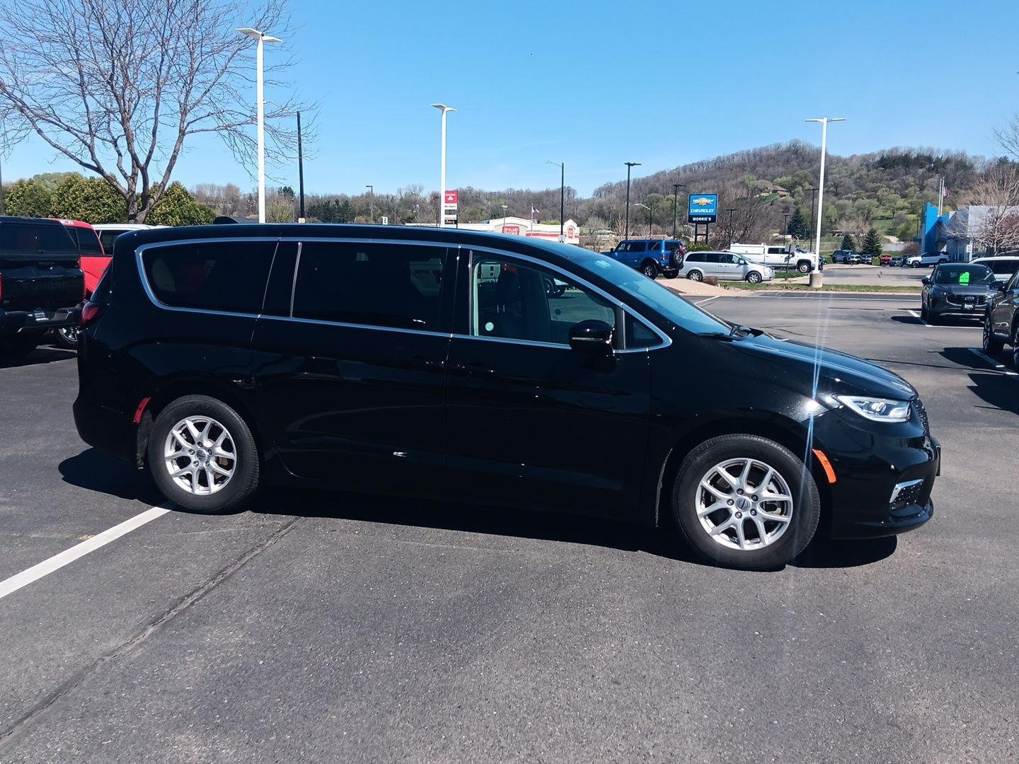 Used 2024 Chrysler Pacifica Touring L with VIN 2C4RC1BG9RR142557 for sale in Winona, Minnesota