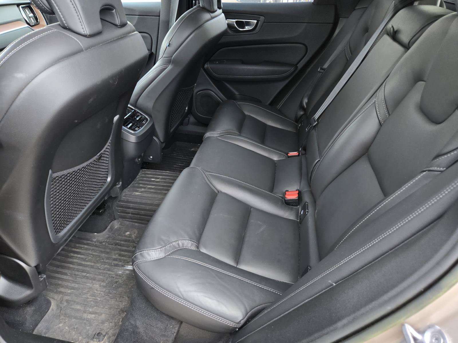 Used 2023 Silver Dawn Metallic Volvo Ultimate Bright Theme image 22