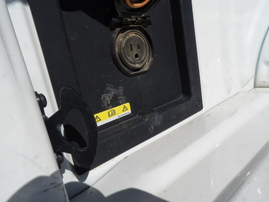Used 2024 White Metallic Ford Lariat image 10