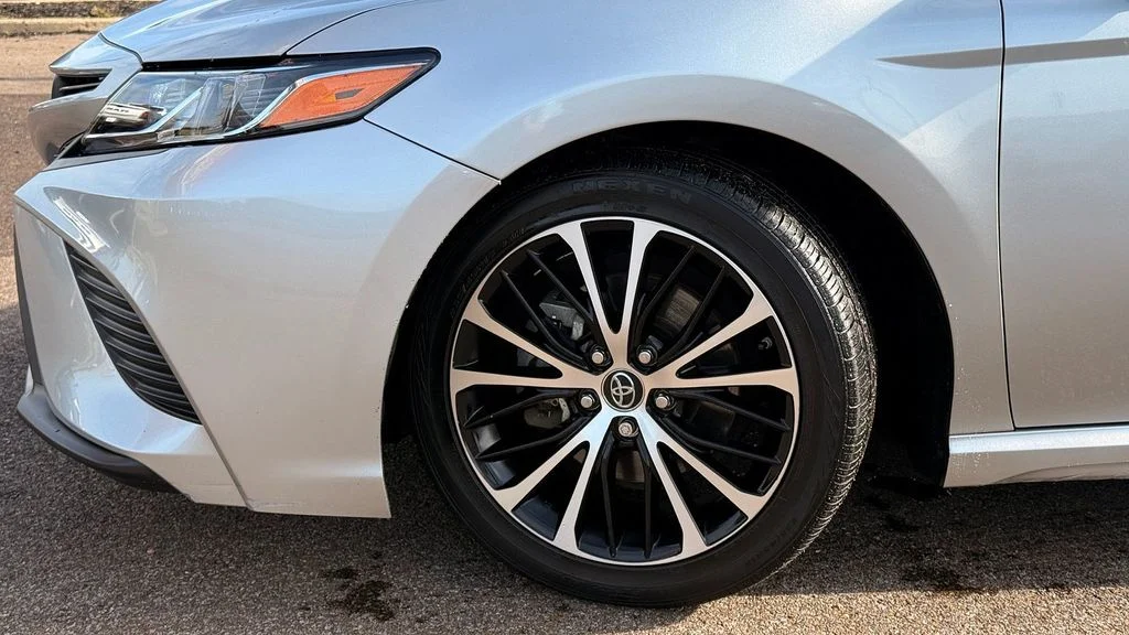 Used 2019 Silver Toyota SE image 5