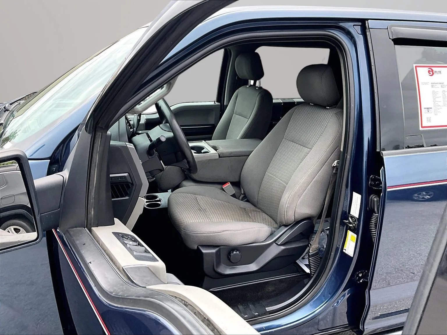 Used 2019 Blue Ford XLT image 27