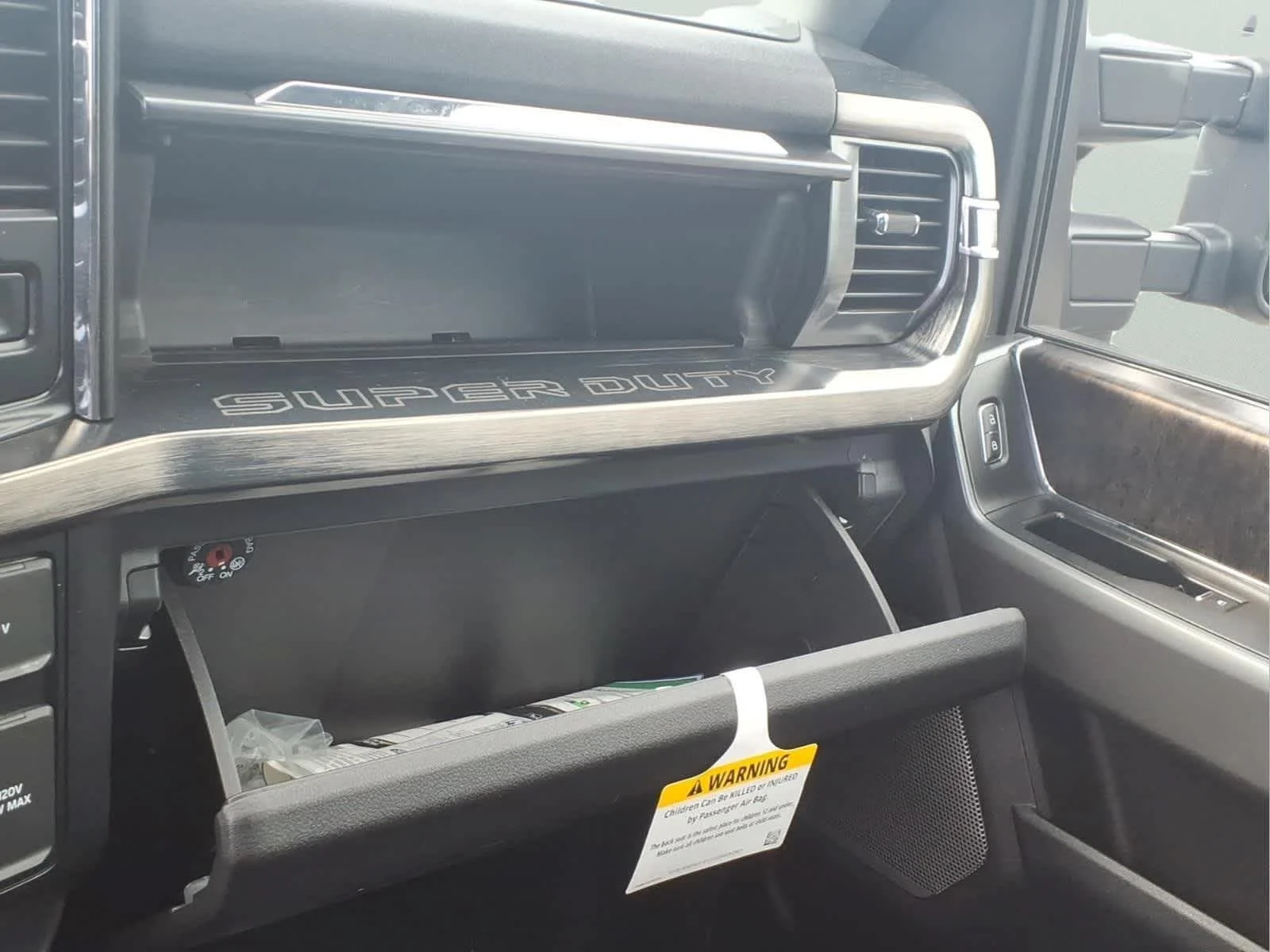 Used 2024 Carbonized Gray Metallic Ford LARIAT image 26
