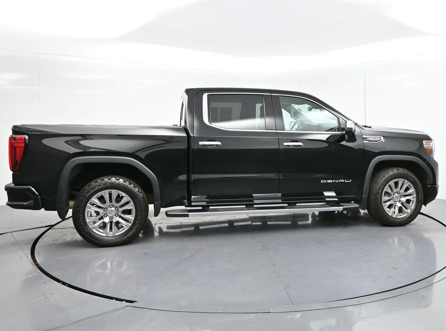 Used 2021 Onyx Black GMC Denali image 8