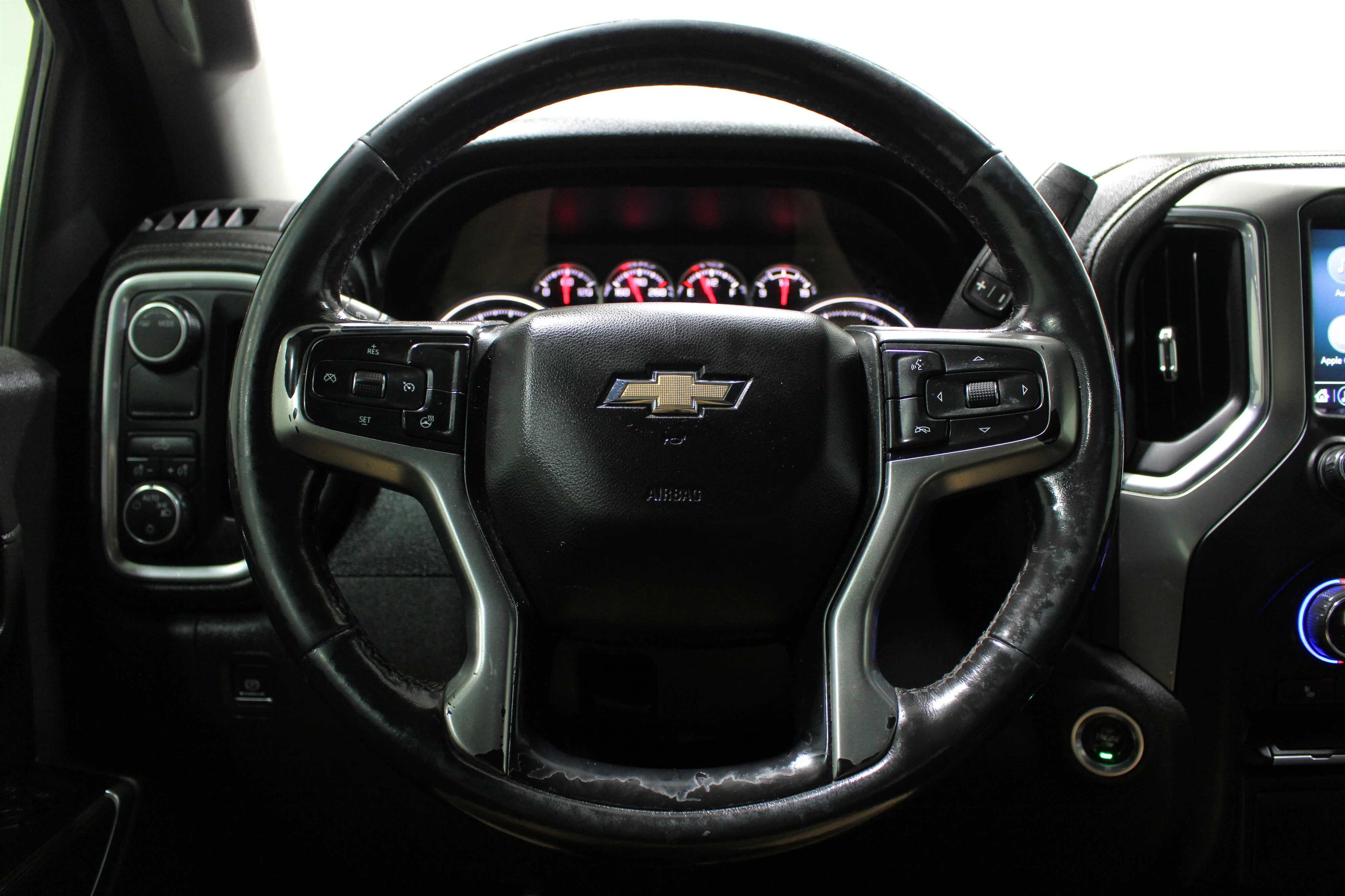 2020 Chevrolet Silverado 1500 LT - Photo 10