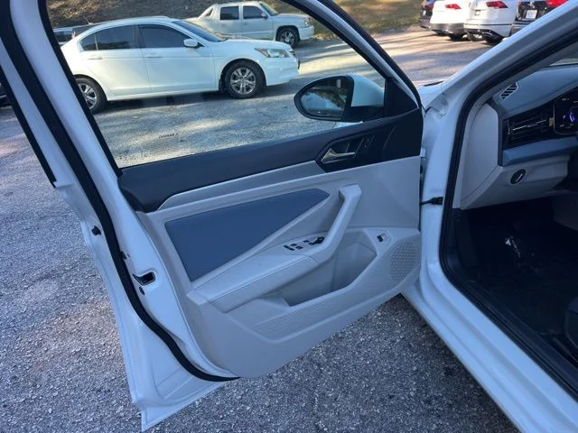 2026 Volkswagen Jetta SE - Photo 5