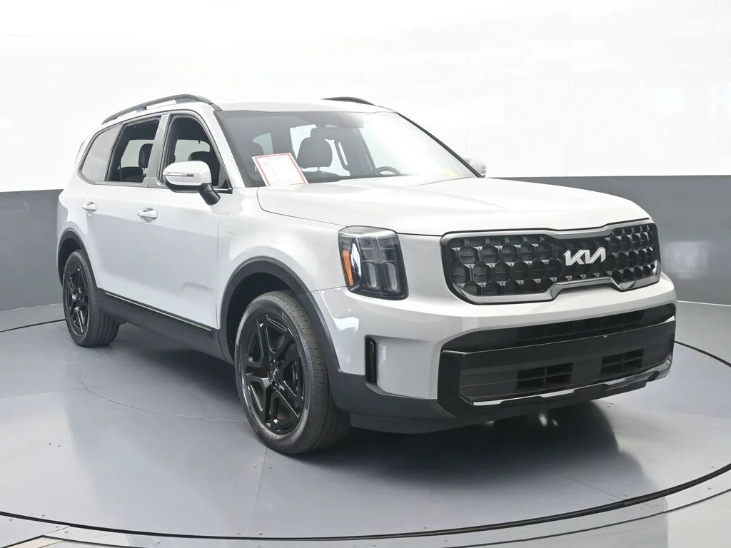 Used 2024 Wolf Gray Kia EX X-Line image 9