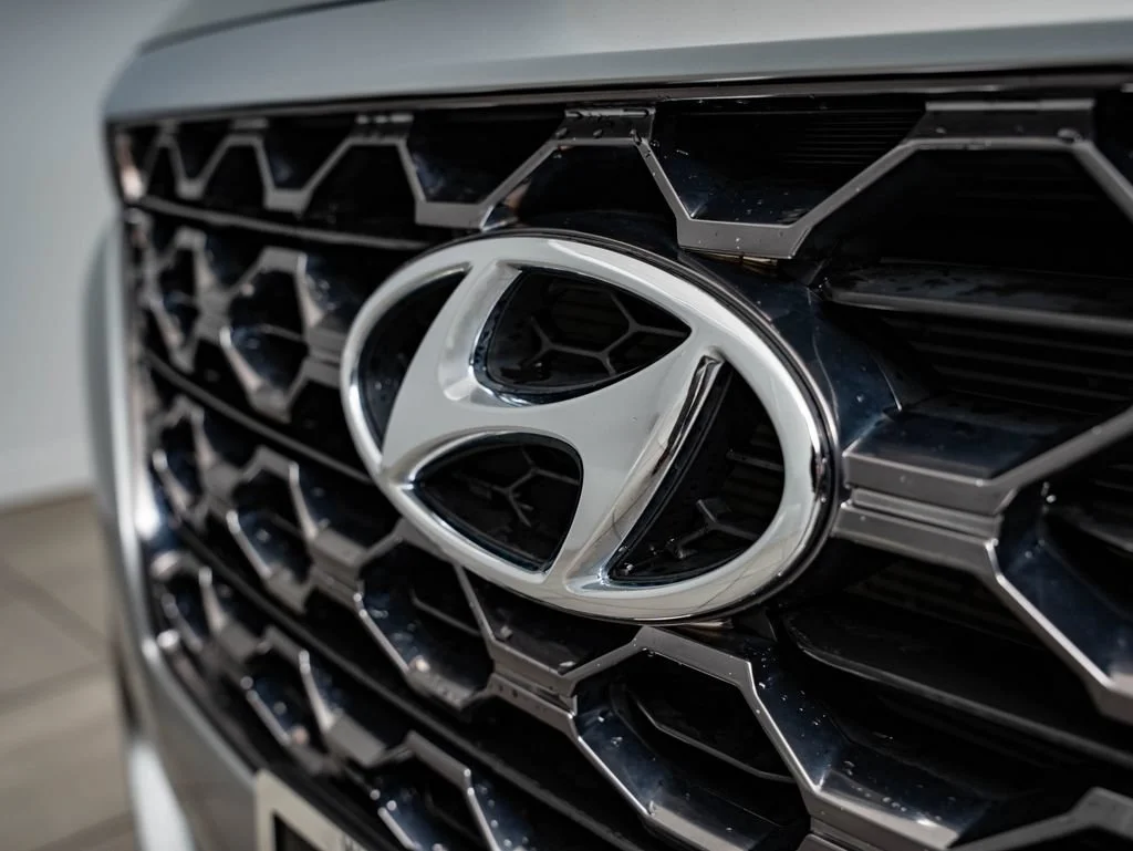 Used 2020 Shimmering Silver Pearl Hyundai SEL image 3