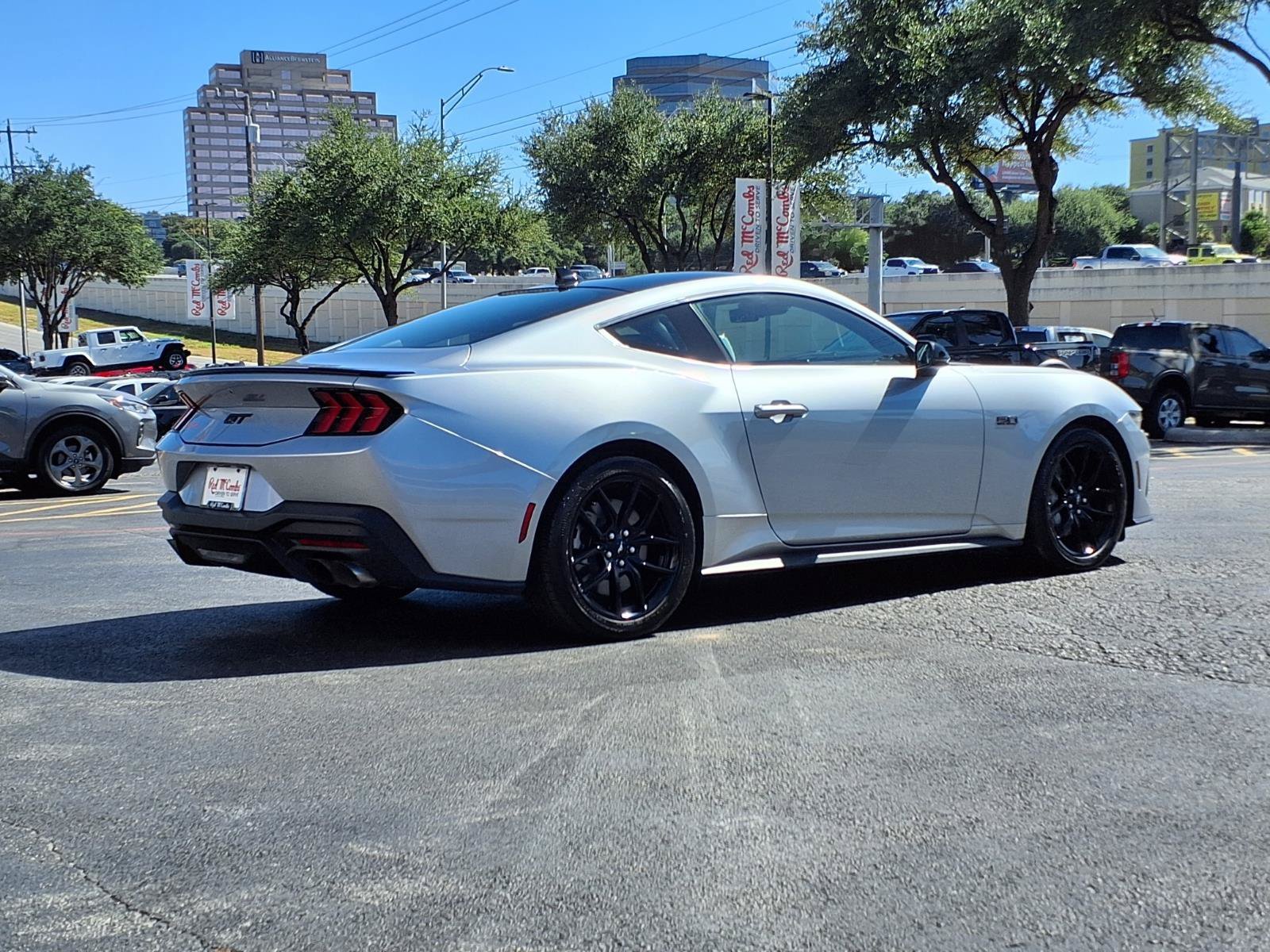 Used 2025 Iconic Silver Met Ford GT Premium image 5