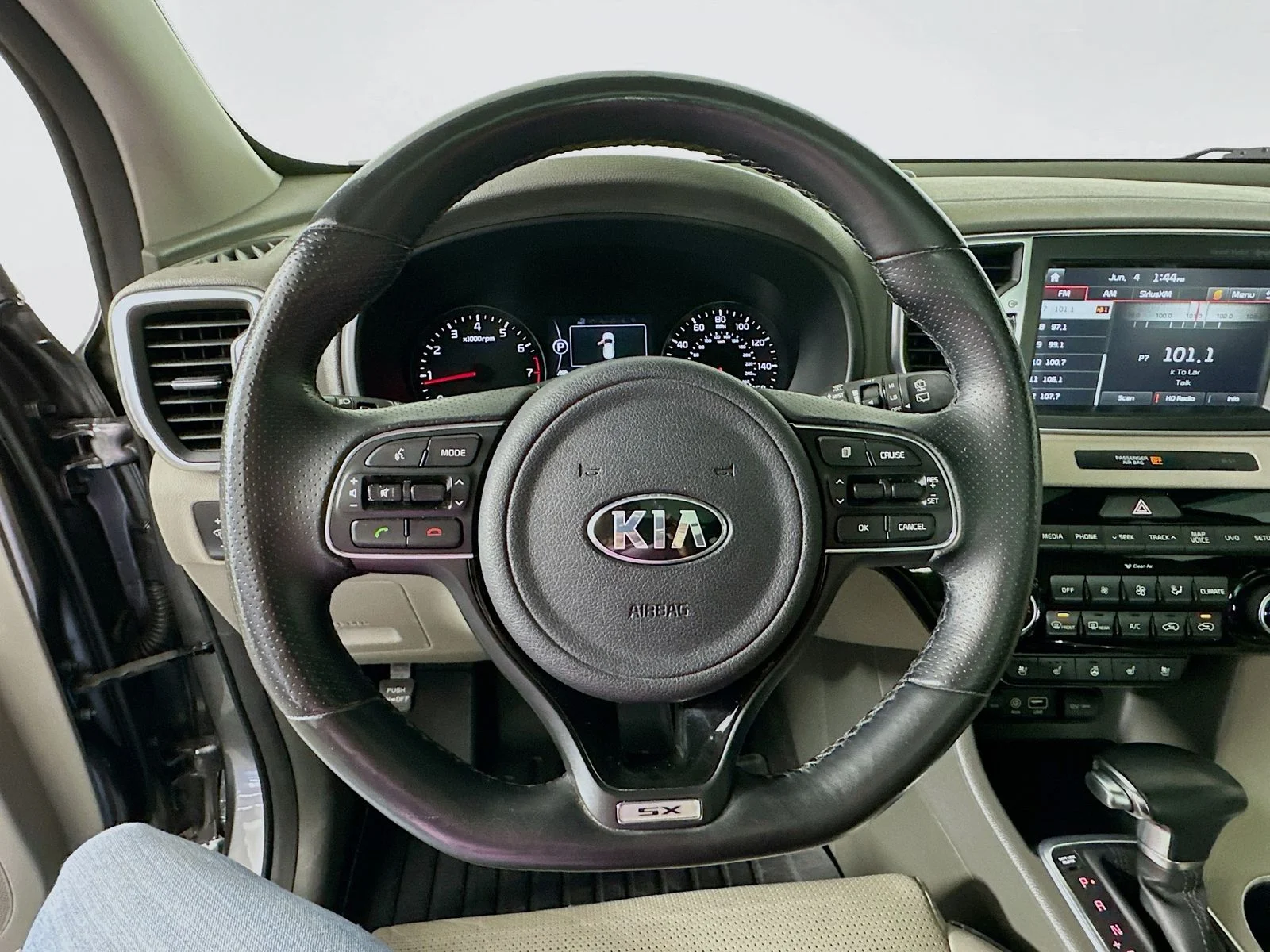 Used 2017 Mineral Silver Kia SX image 11
