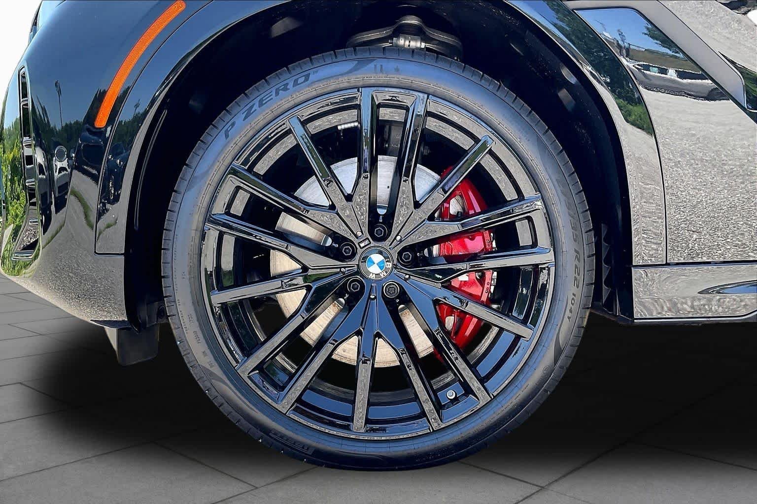 Used 2027 Black Sapphire Metallic BMW M60i image 11
