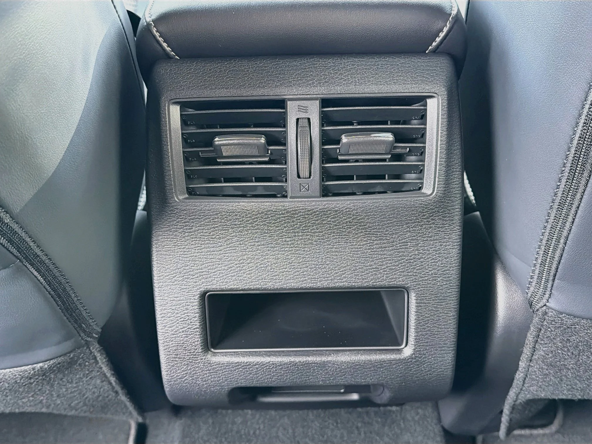 New 2026 Graphite Gray Mitsubishi LE image 25