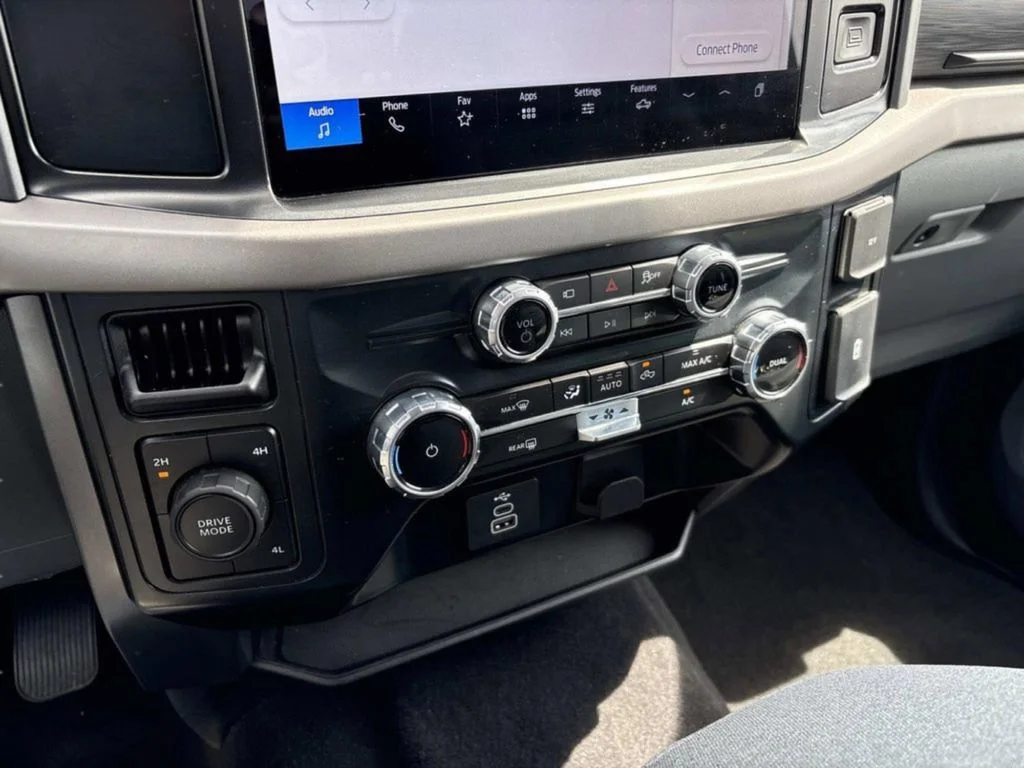 Used 2025 Silver Metallic Ford XLT image 32