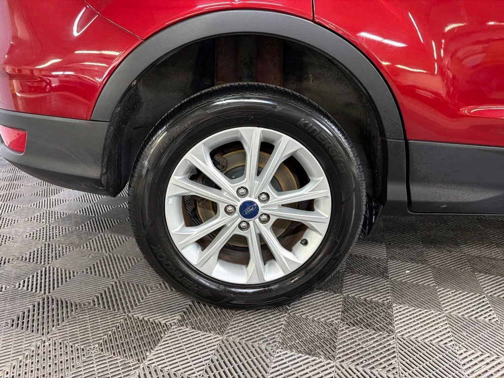 Used 2018 Red Ford SE image 14