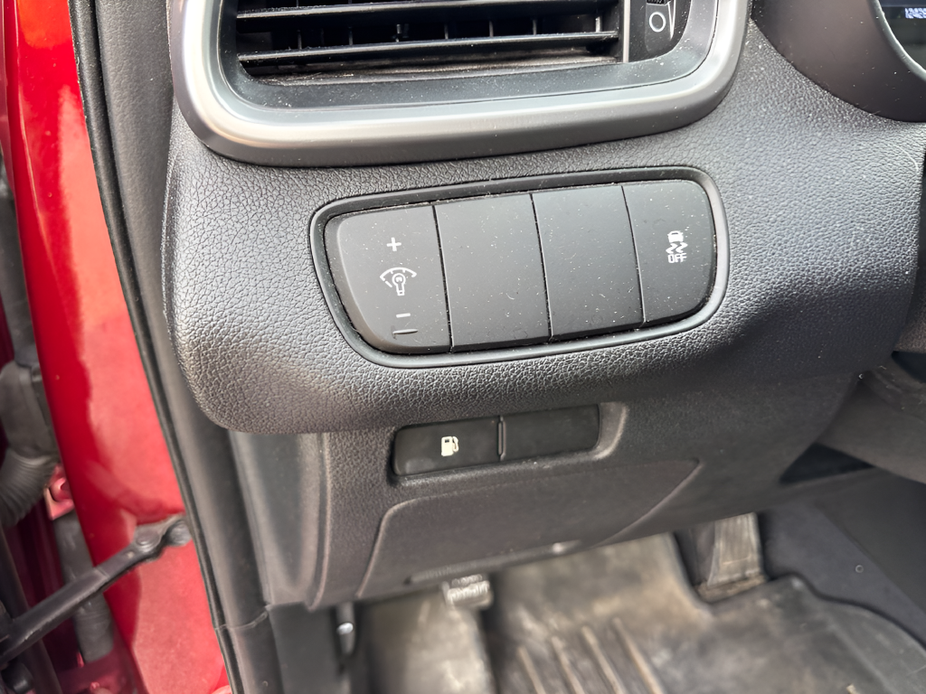 Used 2020 Red Kia LX image 31